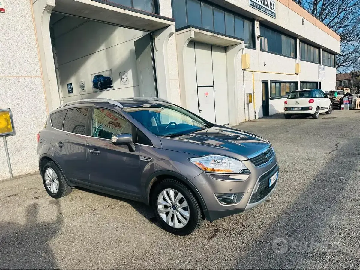 Usata Ford Kuga Individual 163 CV (119 kW) 2012 Giallo SUV