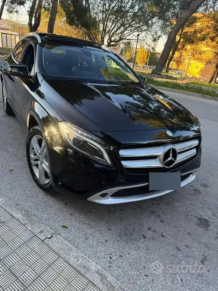 Usata Mercedes GLA200 136 CV (100 kW) 2016 Nero SUV