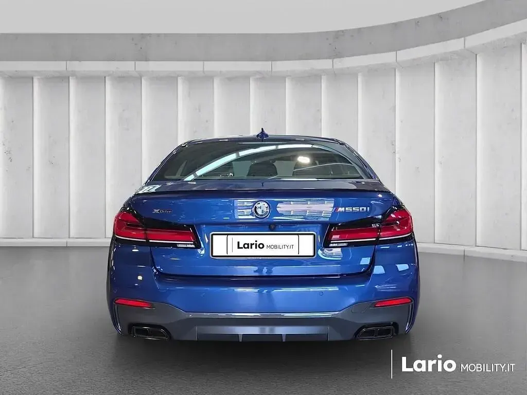 Usata BMW 550 530 CV (389 kW) 2022 Blu Berlina