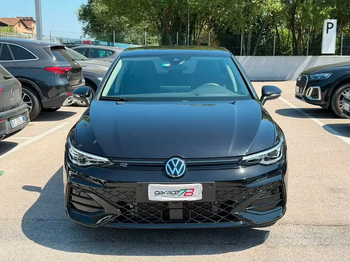 Usata VW Golf VIII R-line 116 CV (85 kW) 2024 Nero Berlina