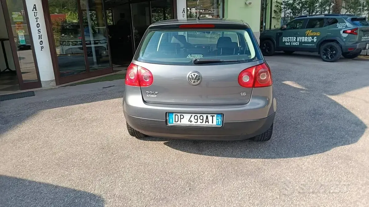 Usata VW Golf VI Comfortline 102 CV (75 kW) 2008 Grigio Utilitaria