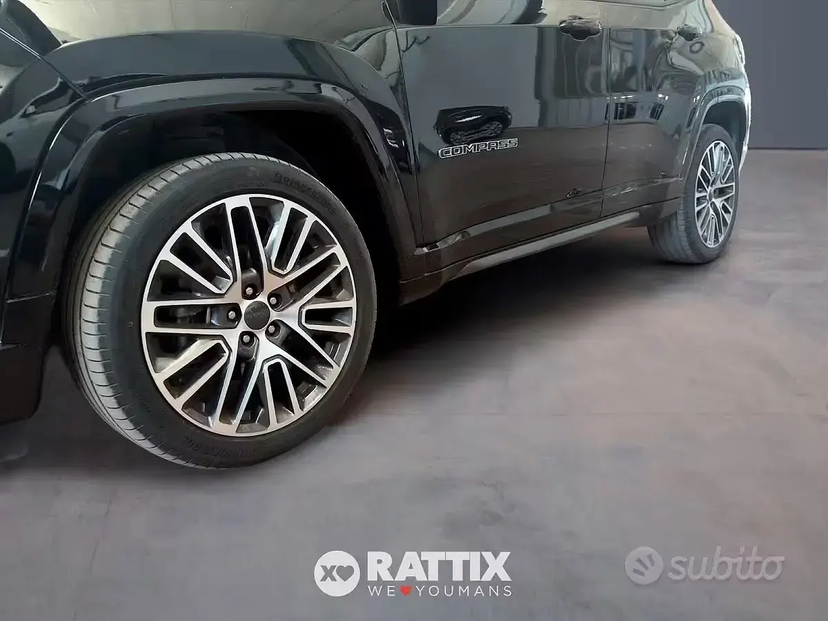 Usata Jeep Compass Summit 131 CV (96 kW) 2025 Solid black SUV