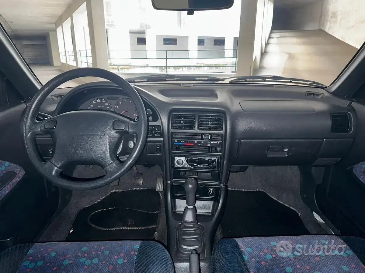 Usata Suzuki Swift 53 CV (38 kW) 2000 Bianco Berlina