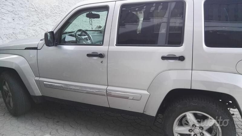 Usata Jeep Cherokee 177 CV (130 kW) 2010 SUV