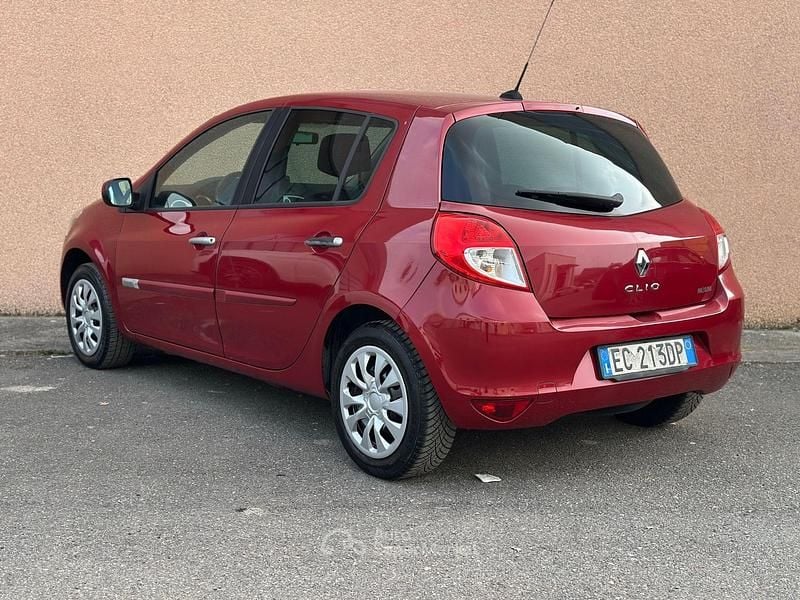 Usata Renault Clio II 75 CV (55 kW) 2010 Rosso Berlina