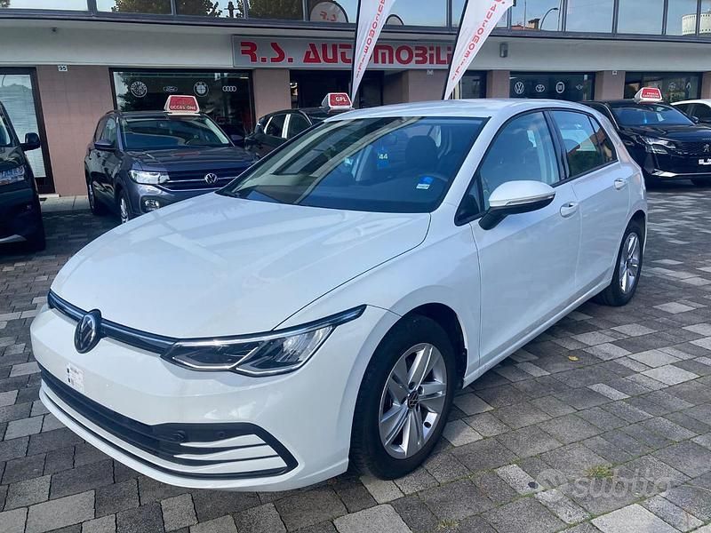 Usata VW Golf VIII Life 131 CV (96 kW) 2022 Bianco Berlina