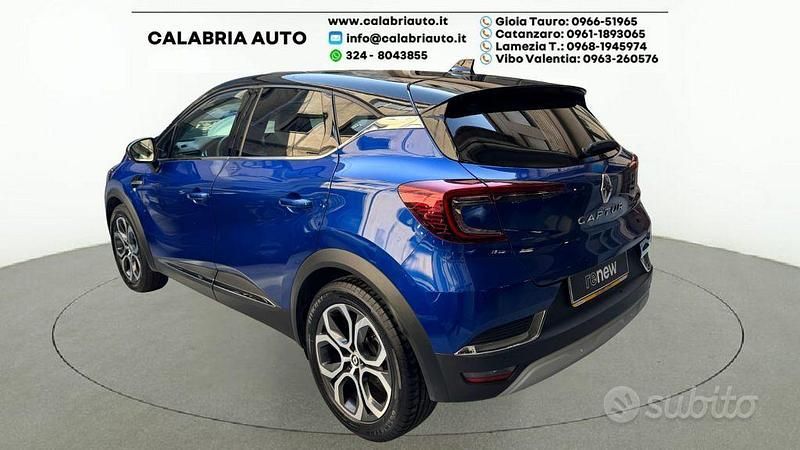 Usata Renault Captur Techno 145 CV (106 kW) 2022 Blu scuro SUV