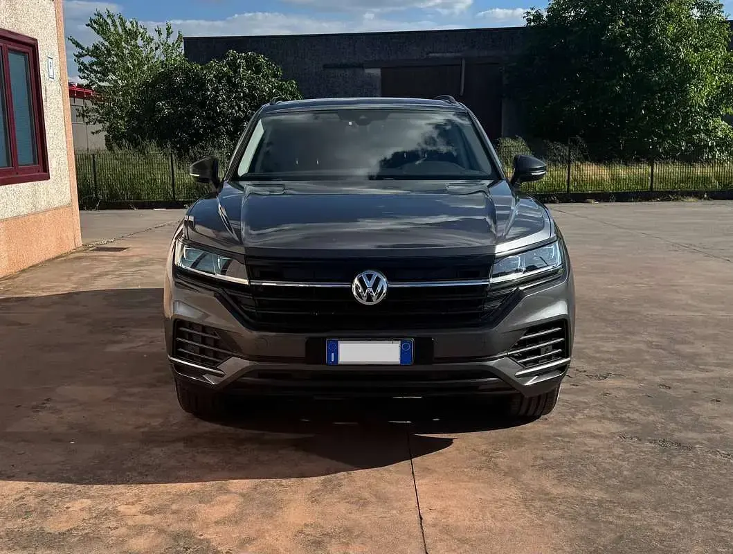 Usata VW Touareg Style 231 CV (169 kW) 2019 Grigio SUV