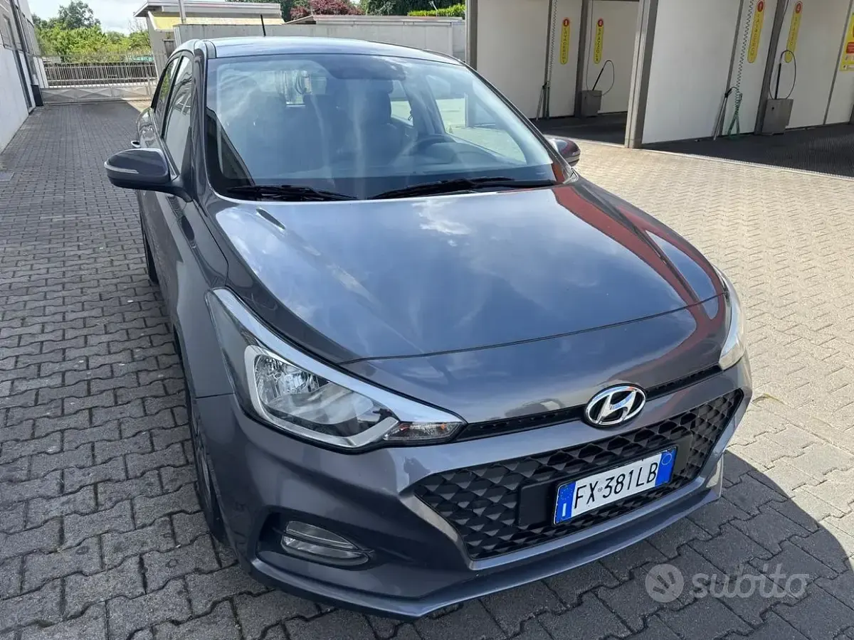 Begagnad Hyundai i20 Style 75 HK (55 kW) 2019 Grå Halvkombi