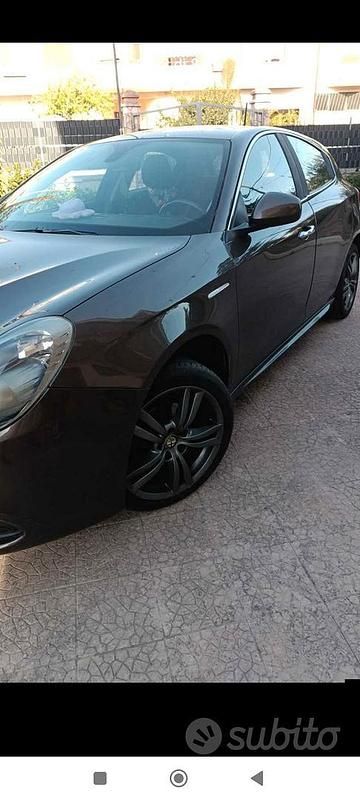 Usata Alfa Romeo Giulietta 120 CV (88 kW) 2014 Marrone Berlina