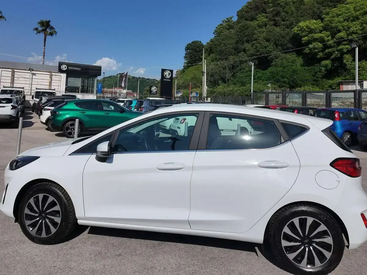 Usata Ford Fiesta Titanium 75 CV (55 kW) 2023 Bianco Utilitaria