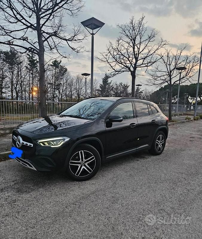 Usata Mercedes GLA180 116 CV (85 kW) 2022 Nero SUV