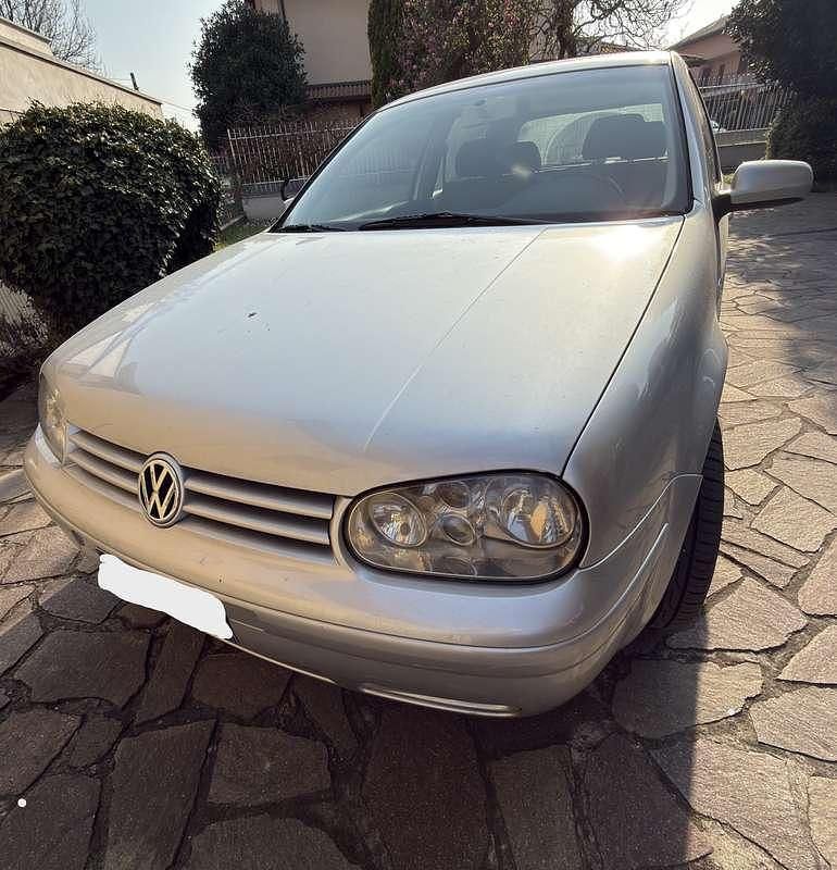 Usata VW Golf IV Comfortline 110 CV (80 kW) 2001 Argento Berlina