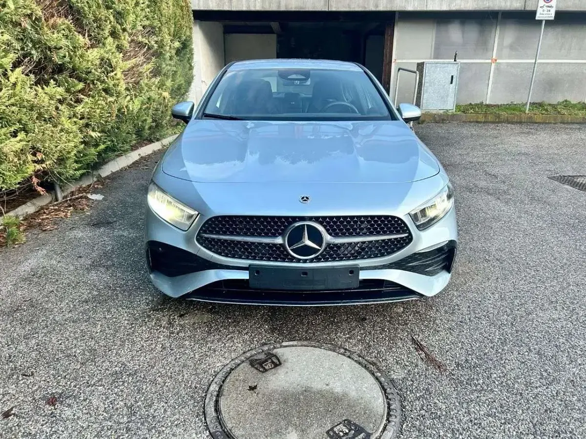 Usata Mercedes A200 Advanced Plus 163 CV (119 kW) 2025 Argento hightech Berlina