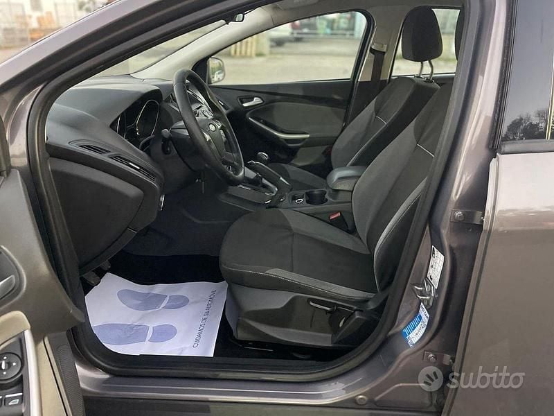 Usata Ford Focus 115 CV (84 kW) 2011 Grigio Berlina