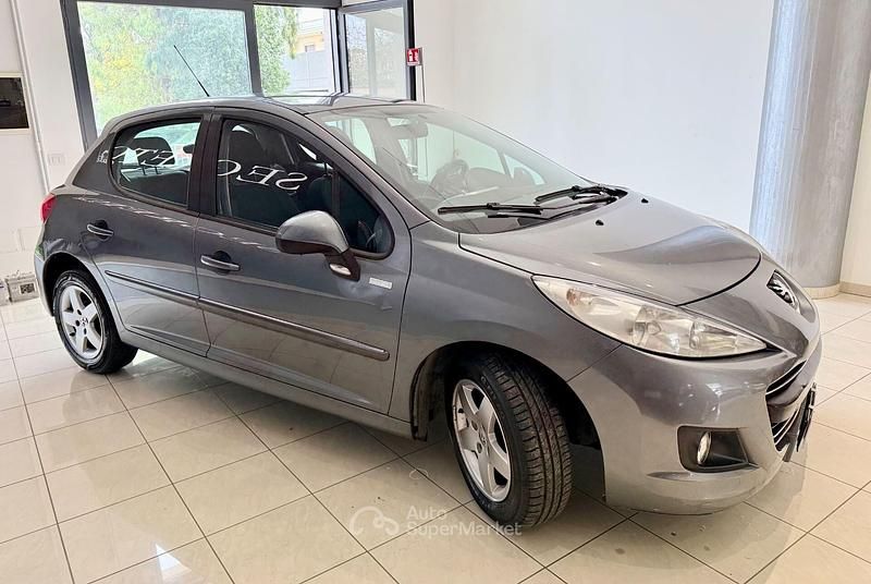 Begagnad Peugeot 207 93 HK (68 kW) 2010 Grå Sedan