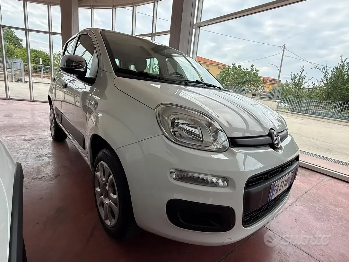 Usado Fiat Panda Lounge 80 HP (58 kW) 2016 Branco Citadino