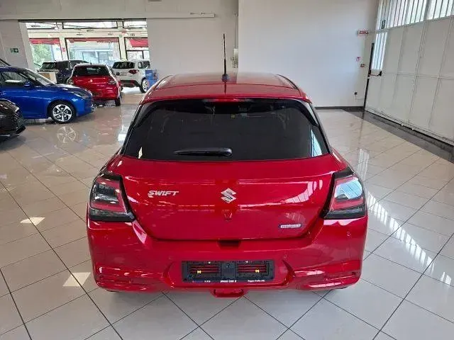 Nuova Suzuki Swift 81 CV (59 kW) 2026 Rosso Utilitaria