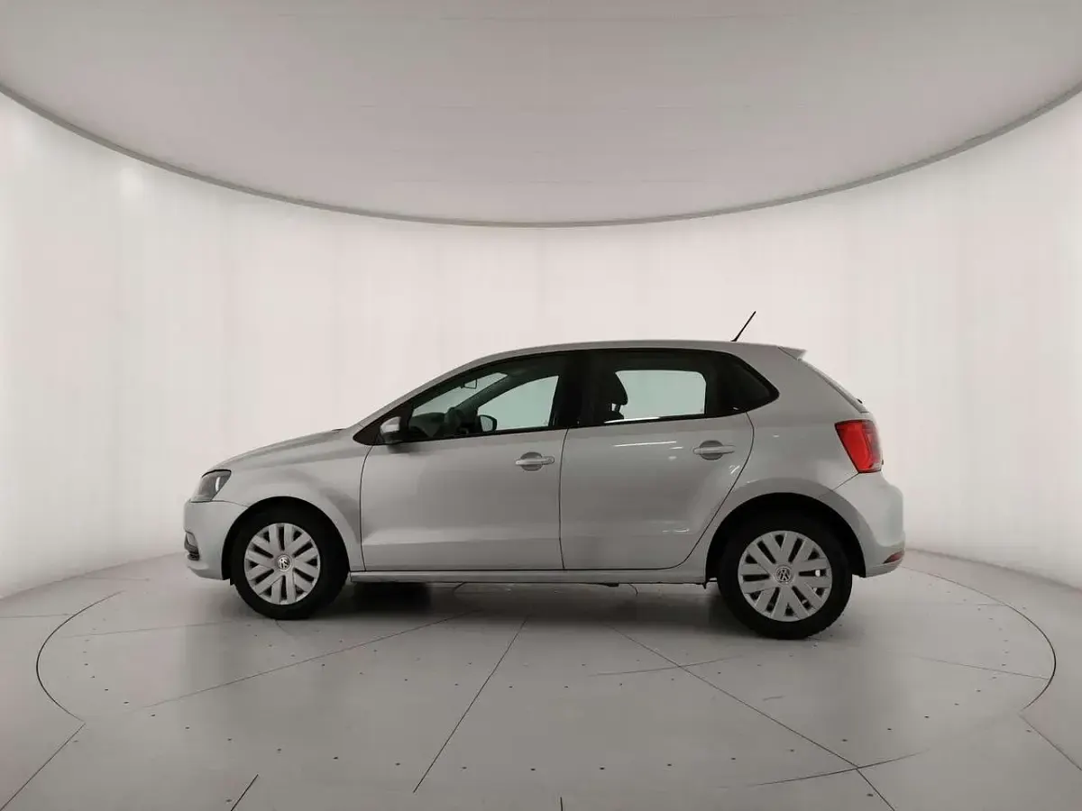 Usata VW Polo Trendline 75 CV (55 kW) 2017 Argento riflesso Berlina