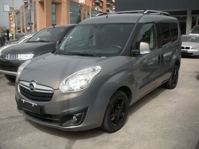 Usata Opel Combo 90 CV (66 kW) 2014 Gray Monovolume