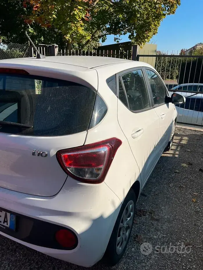 Usata Hyundai i10 66 CV (48 kW) 2017 Bianco Utilitaria
