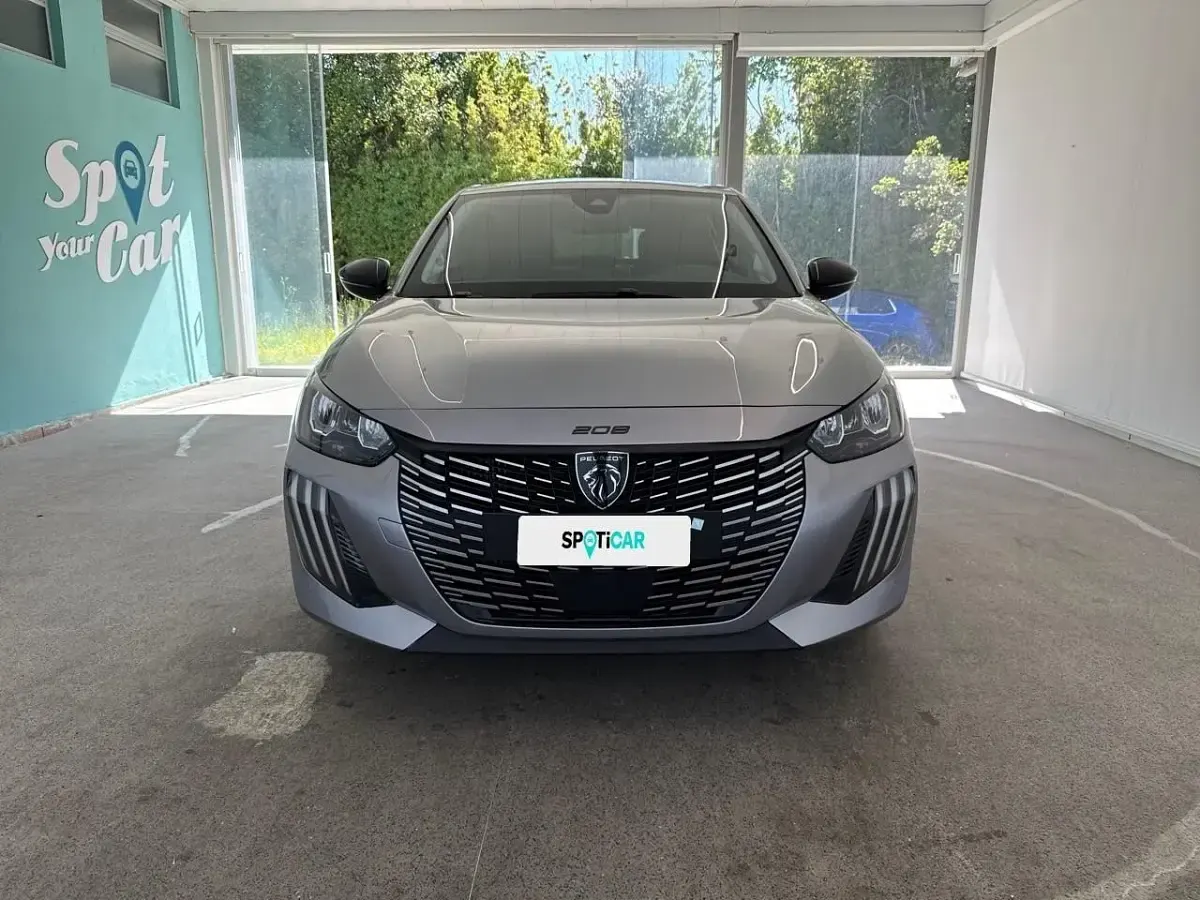 Usata Peugeot 208 Allure 102 CV (75 kW) 2025 Grigio Utilitaria