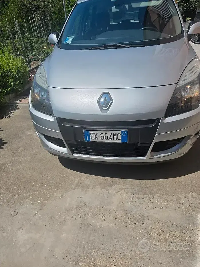 Usata Renault Scénic III 131 CV (96 kW) 2011 Grigio Monovolume