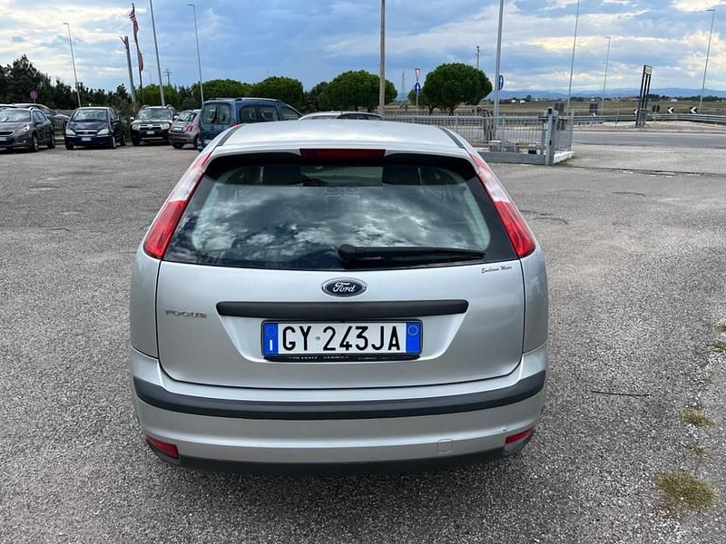 Usata Ford Focus 114 CV (83 kW) 2007 Argento Berlina