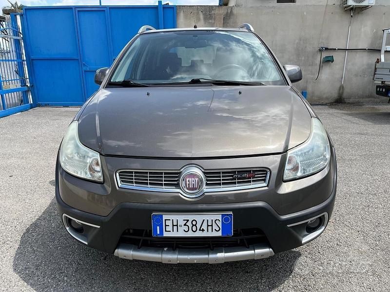 Usata Fiat Sedici 135 CV (99 kW) 2011 Grigio SUV