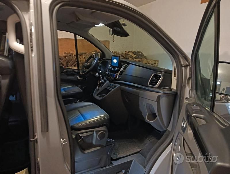 Usata Ford Tourneo 185 CV (136 kW) 2022 Monovolume