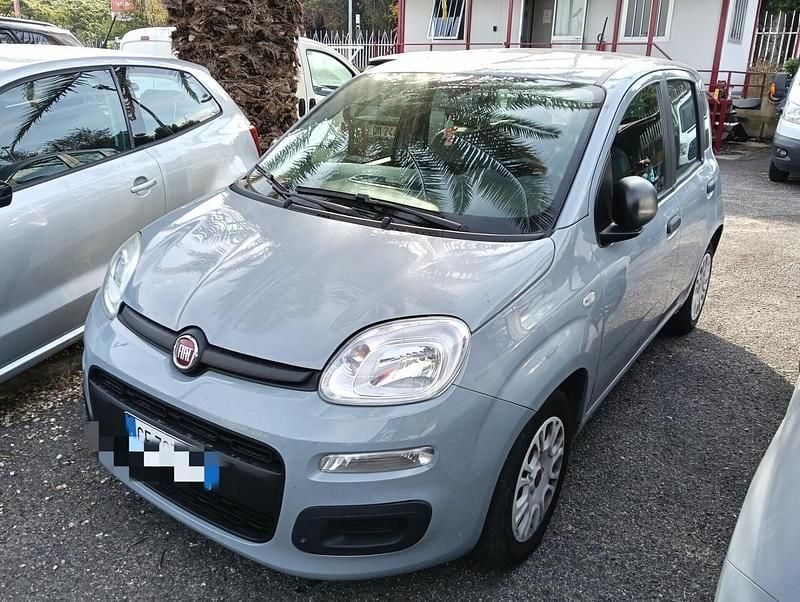 Grigio Usata 2021 Fiat Panda S Tre volumi | 9200 € (Buon prezzo) - Immagine 1/4