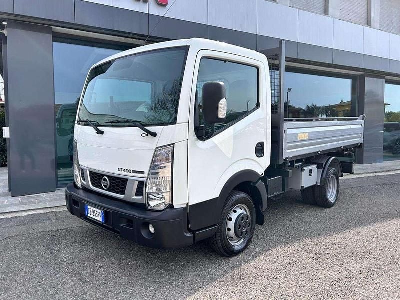 Usata Nissan Cabstar 136 CV (100 kW) 2015 Bianco Pick-up
