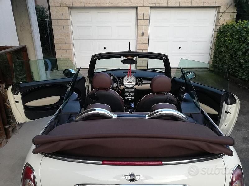 Usata Mini Cooper Cabriolet 122 CV (89 kW) 2010 Beige Cabrio