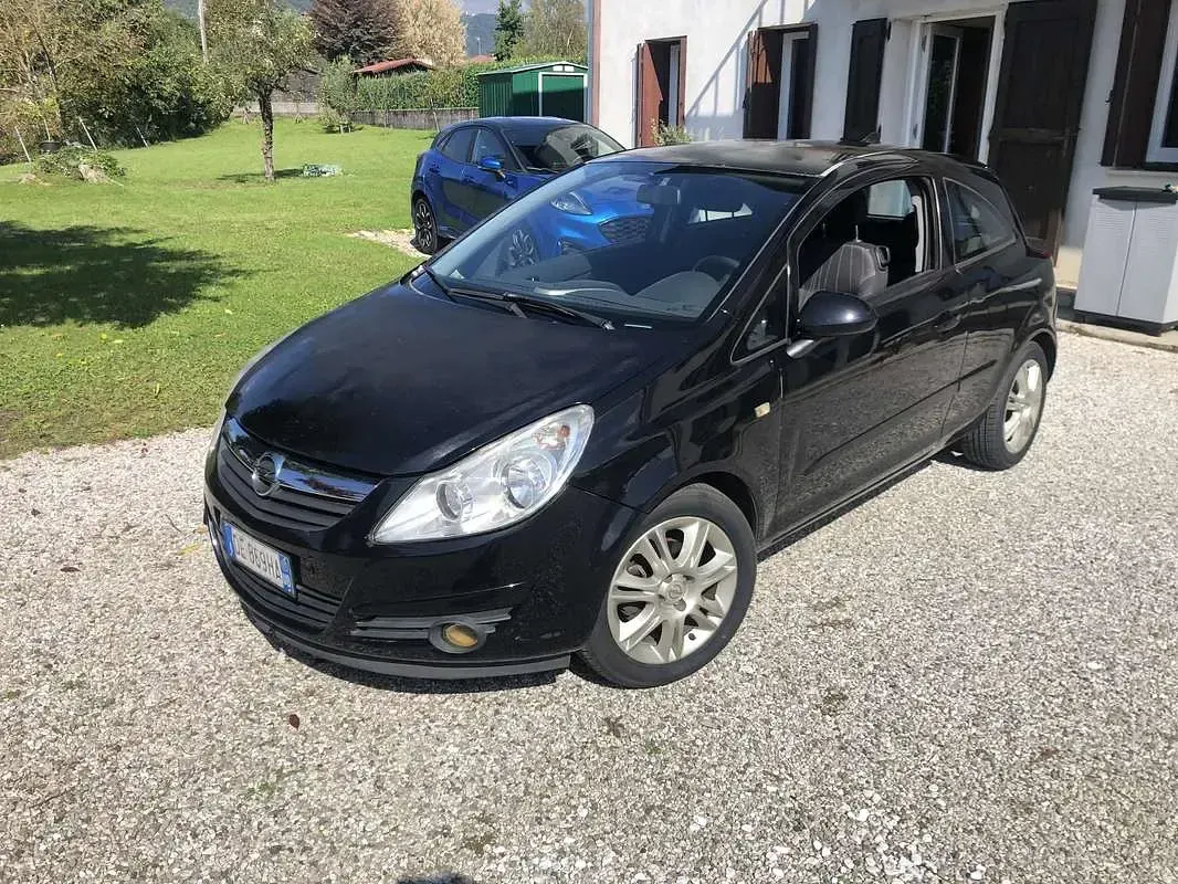 Usata Opel Corsa Enjoy 75 CV (55 kW) 2007 Utilitaria