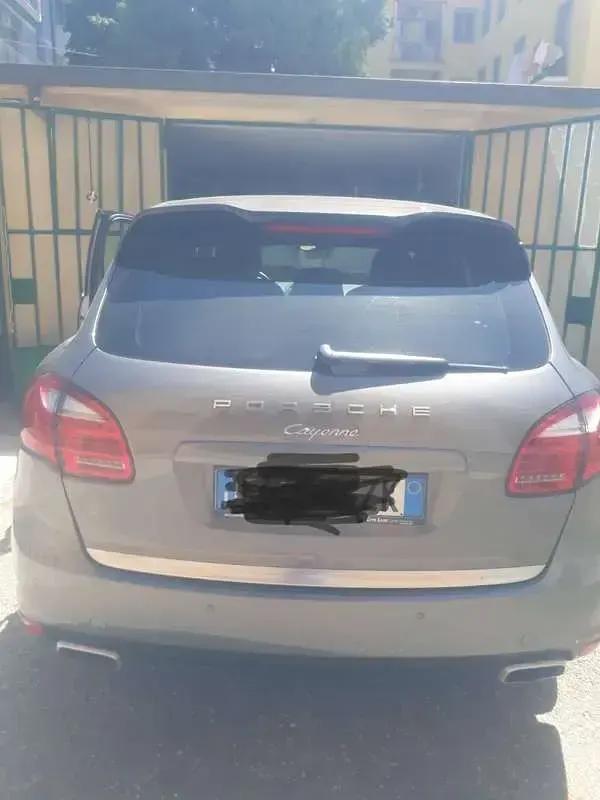 Usata Porsche Cayenne 245 CV (180 kW) 2012 Grigio SUV