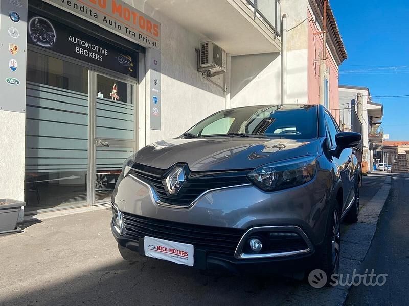 Grigio Usata 2017 Renault Captur Zen SUV | 12.900 € (Buon prezzo) - Immagine 1/4
