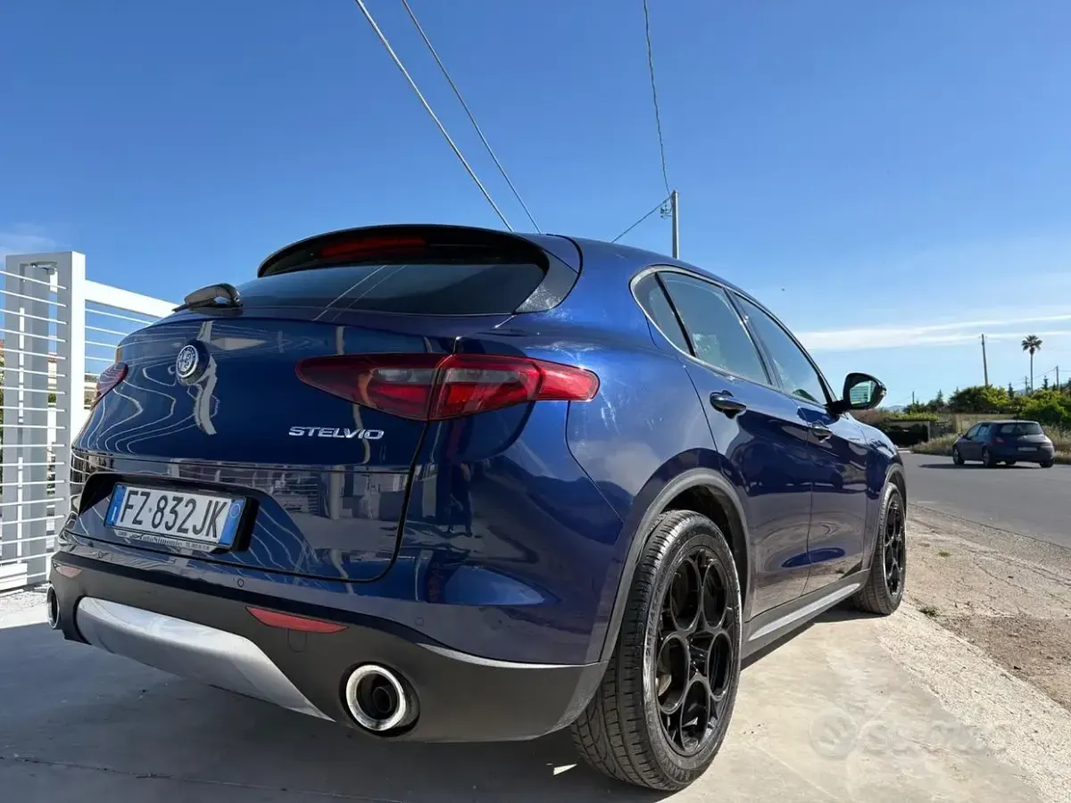 Usata Alfa Romeo Stelvio Business 160 CV (117 kW) 2019 Blu SUV