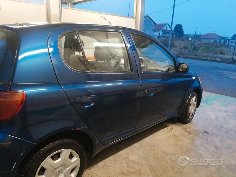 Usata Toyota Yaris 2001 Blu Utilitaria