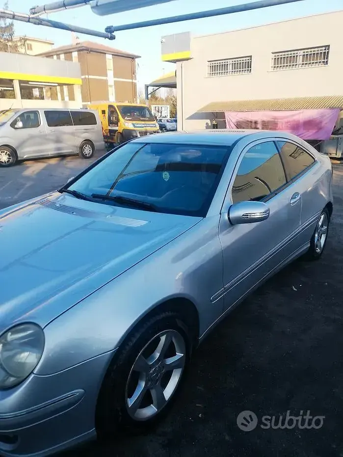 Usata Mercedes C220 150 CV (110 kW) 2005 Grigio Coupé