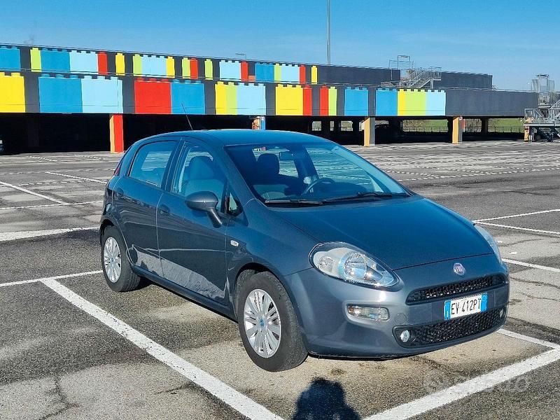 Usata Fiat Punto Street 77 CV (56 kW) 2014 Grigio Berlina