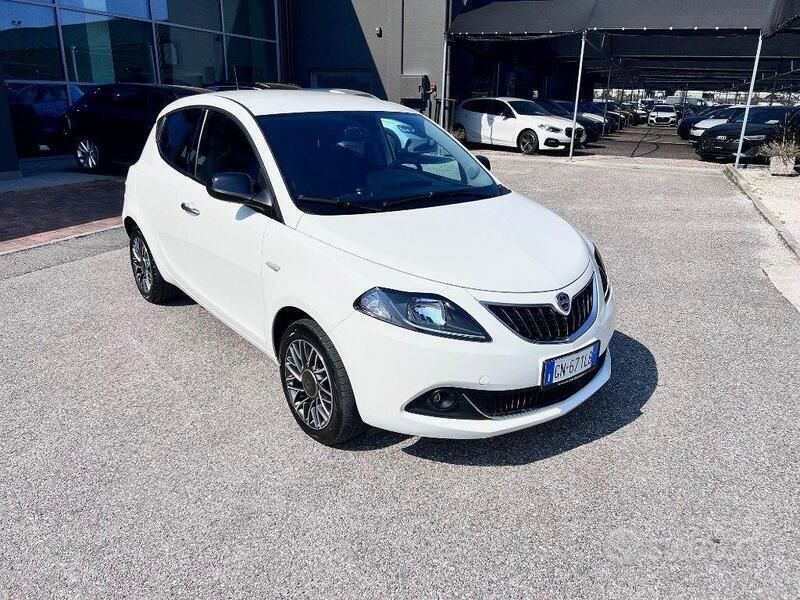 Usata Lancia Ypsilon S 69 CV (50 kW) 2023 Bianco Utilitaria