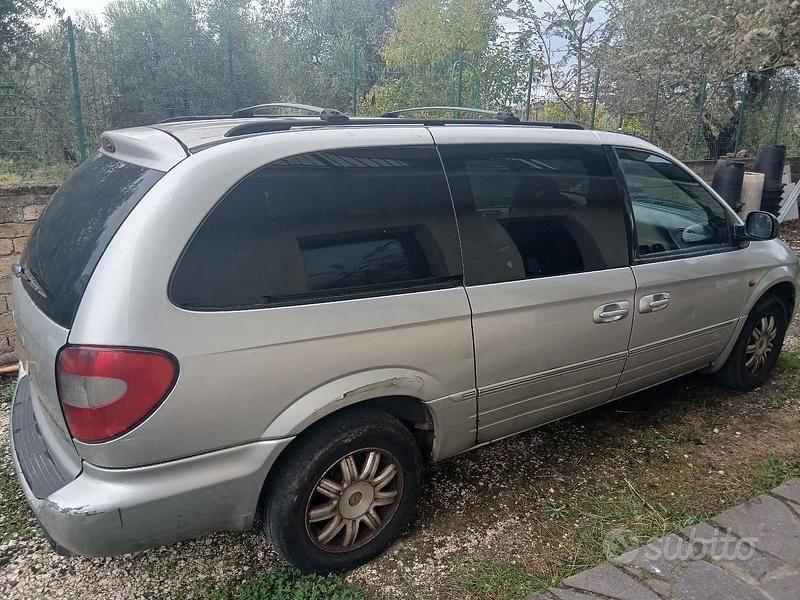 Usata Chrysler Voyager 116 CV (85 kW) 2006 Grigio Monovolume