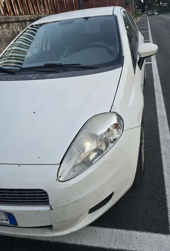 Usata Fiat Grande Punto Active 77 CV (56 kW) 2009 Bianco Utilitaria