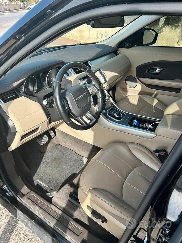 Usata Land Rover Range Rover evoque 150 CV (110 kW) 2019 Nero SUV
