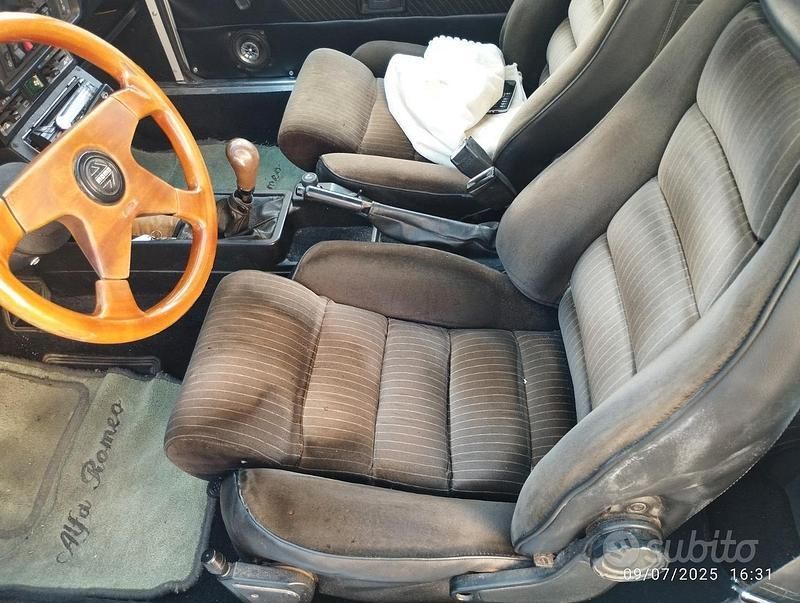 Usata Alfa Romeo Alfetta 130 CV (95 kW) 1982 Grigio Berlina
