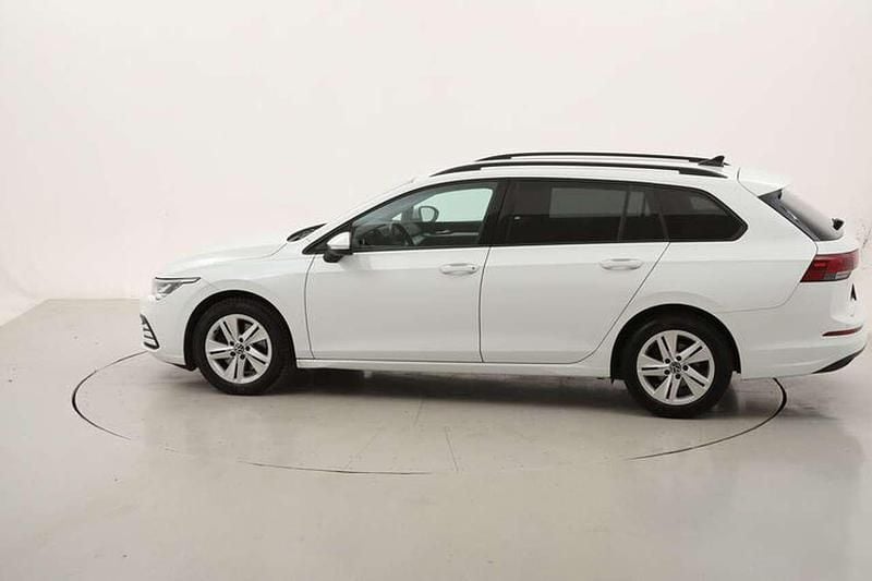 Usata VW Golf VIII Life 116 CV (85 kW) 2021 Bianco Station wagon