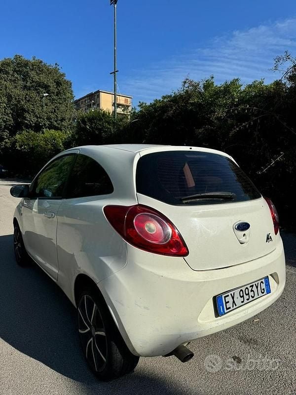 Usata Ford Ka 69 CV (50 kW) 2015 Bianco Utilitaria