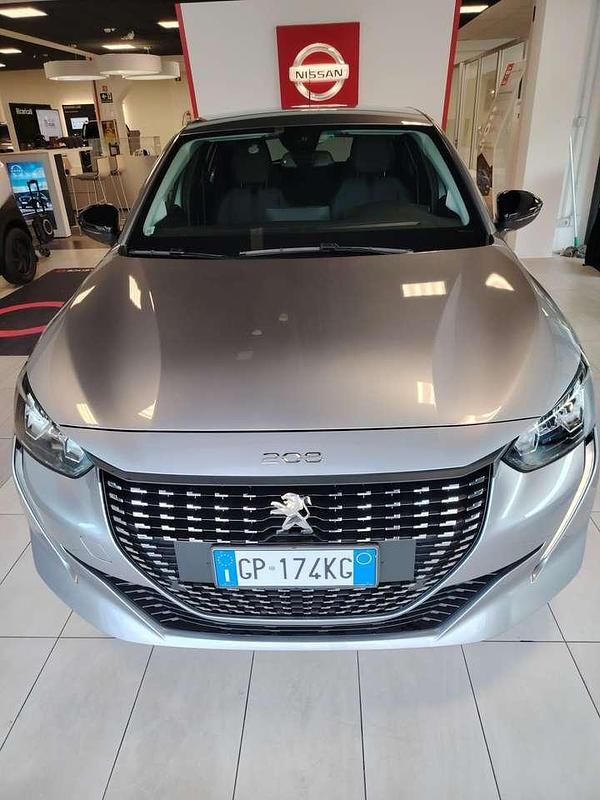 Usata Peugeot 208 Allure 101 CV (74 kW) 2023 Grigio Utilitaria