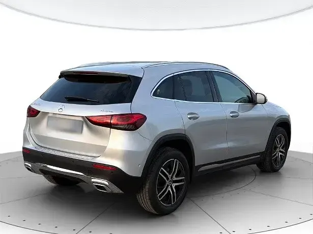 Begagnad Mercedes GLA200 150 HK (110 kW) 2021 Silver SUV