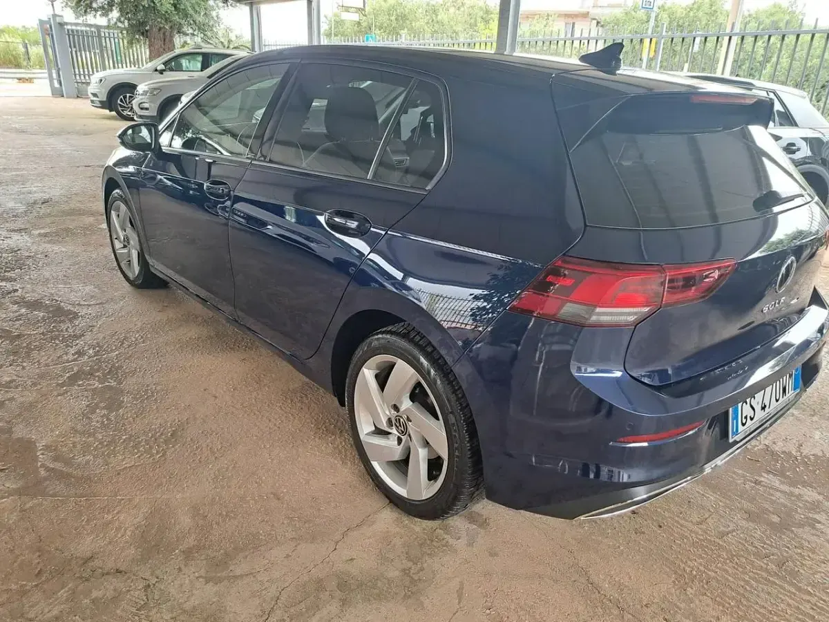 Usata VW Golf VIII Life 115 CV (84 kW) 2021 Blu Berlina